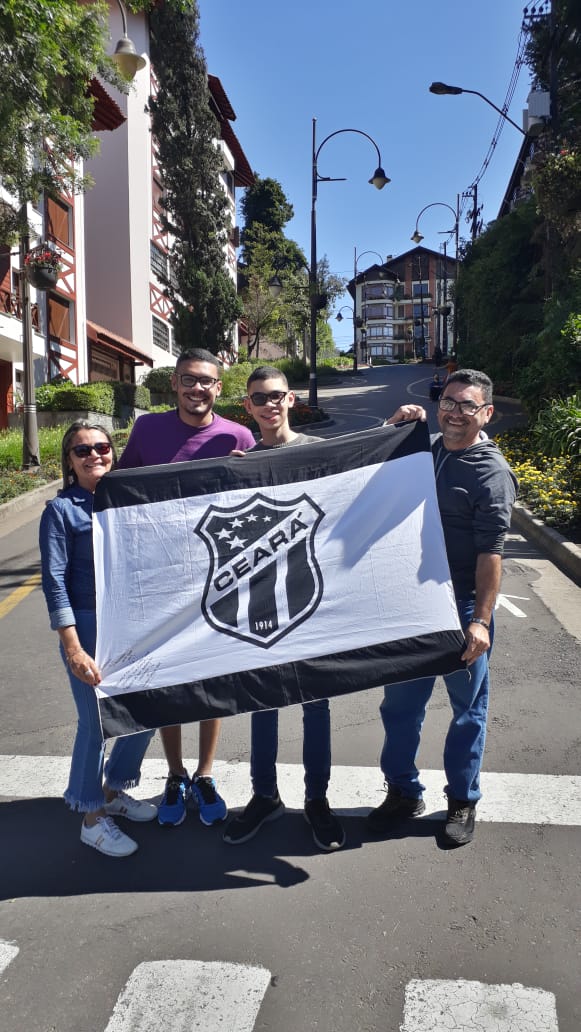 Família Crisóstomo mostrando seu amor pelo alvinegro em Gramado/RS