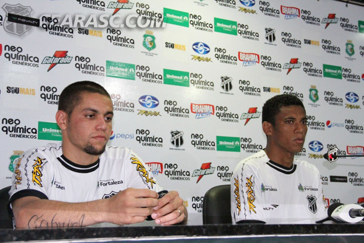 [13-06] Felipe Azevedo e Derley são apresentados - 4
