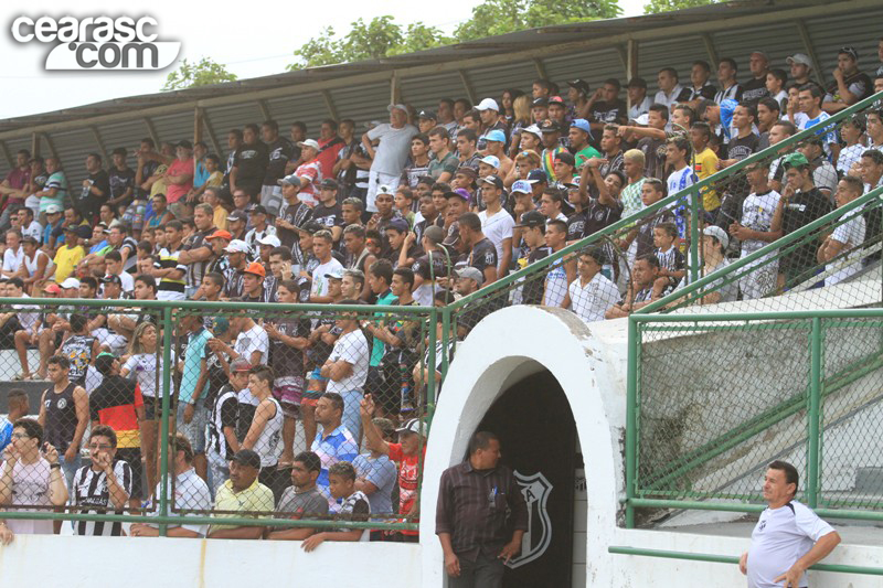 [06-01] Torcida comparece no Estádio Vovozão - 10