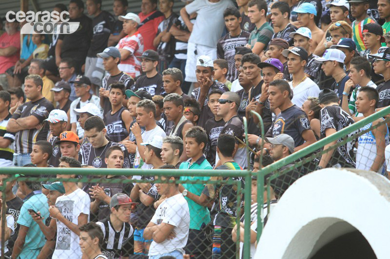 [06-01] Torcida comparece no Estádio Vovozão - 11