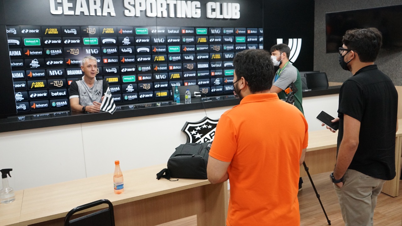 Em tarde de entrevistas exclusivas, Tiago Nunes conversou com imprensa local