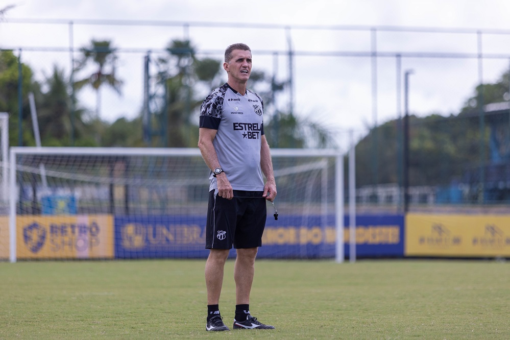 Vagner Mancini orienta treino apronto antes da estreia na Copa do Nordeste