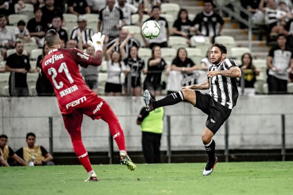Em noite de golaços, Ceará vence o líder Palmeiras na Arena Vozão 