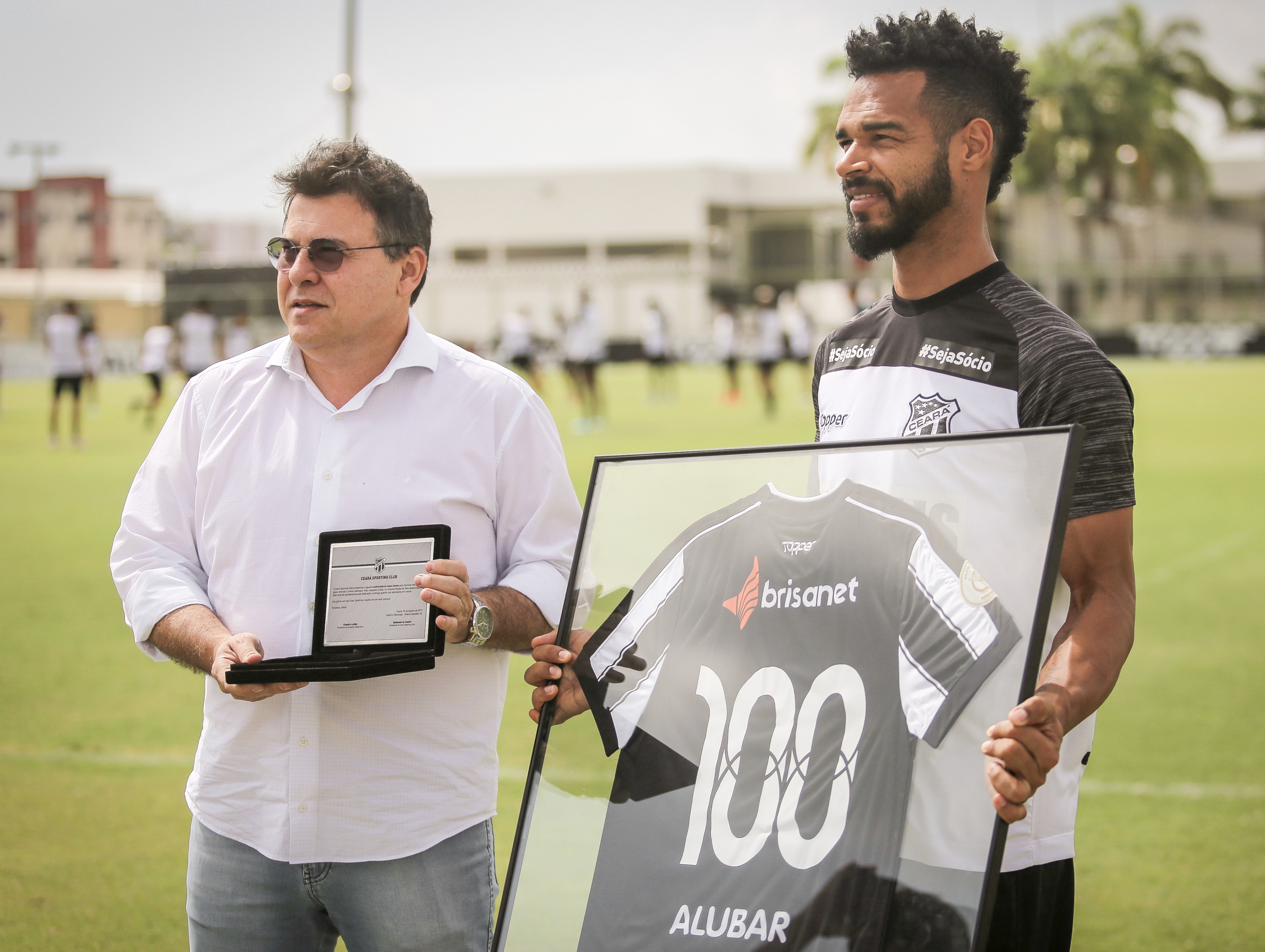 Em Porangabuçu, Valdo recebe homenagem pelos 100 jogos com a camisa do Ceará