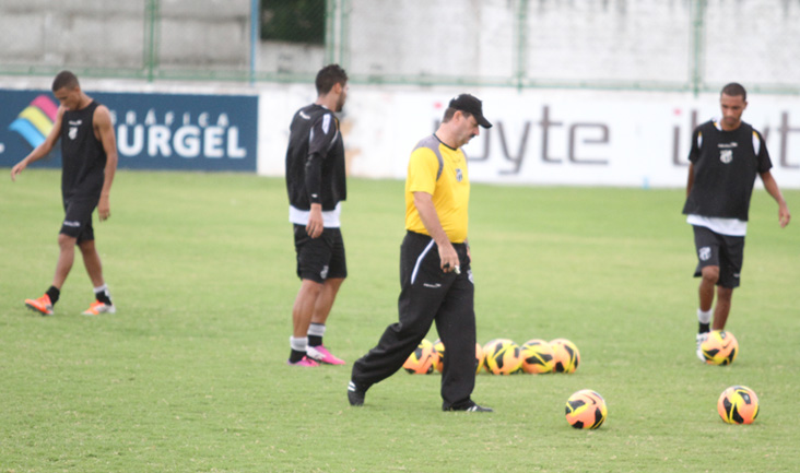 Leandro Campos encerrou a preparação com treino tático