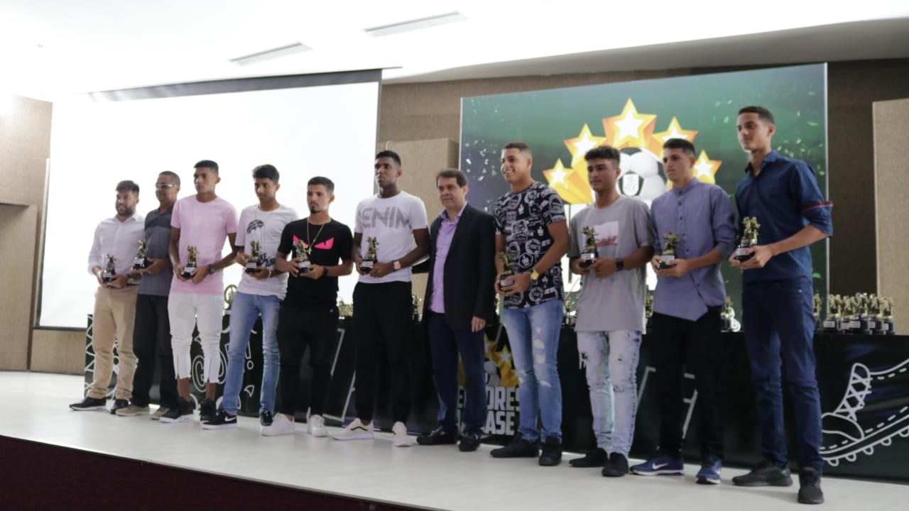 Ceará recebe 46 prêmios individuais em noite de premiação dos melhores da base em 2019