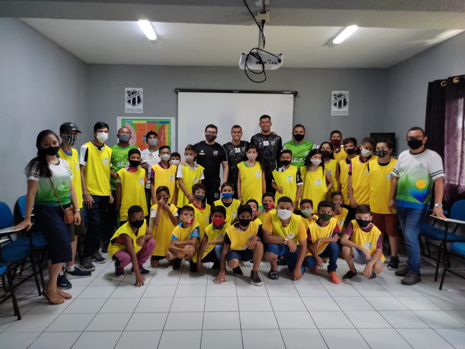 Em parceria com a Prefeitura de Itaitinga, Cidade Vozão recebe visita do projeto Fábrica de Esperanças para dia de lazer