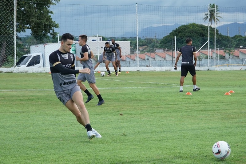 Terceiro dia de trabalhos da semana pré-clássico foi de treino técnico na Cidade Vozão