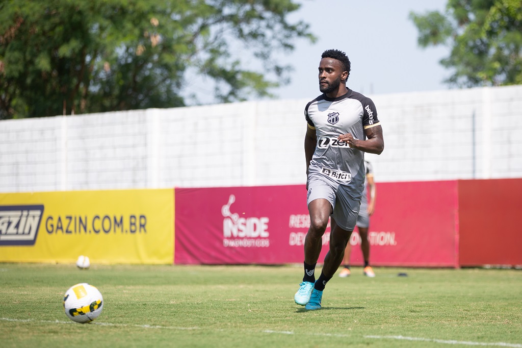 No Rio de Janeiro, Ceará faz seu último treino para confronto com o Flamengo