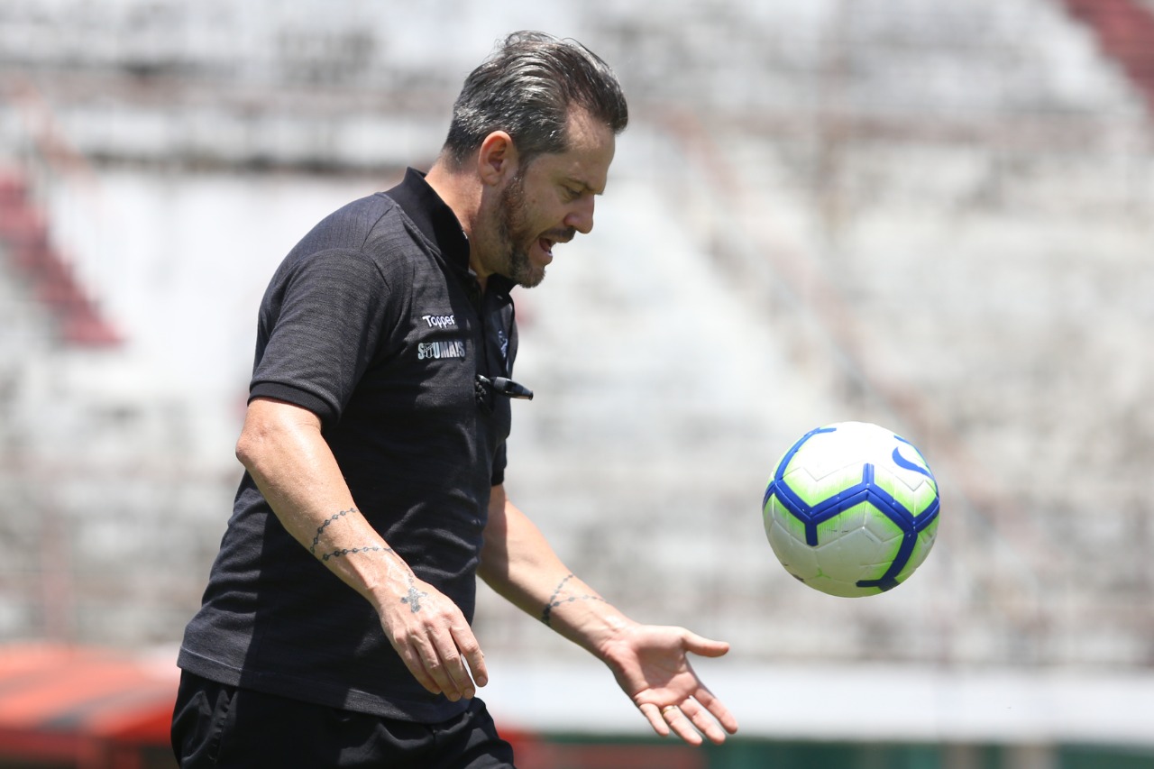 Argel Fucks não é mais treinador do Ceará