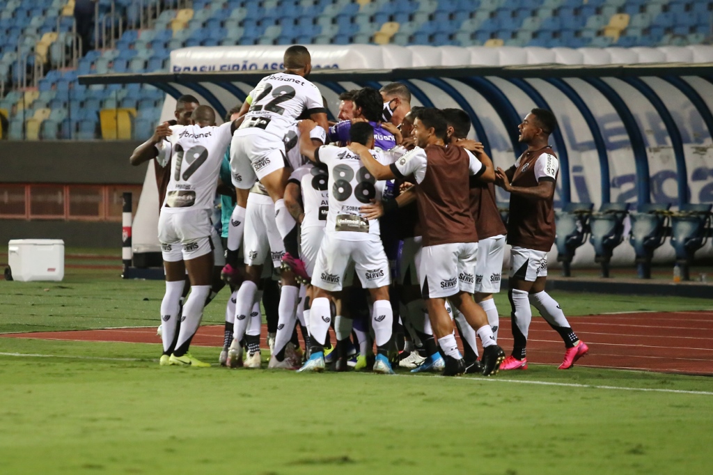 Série A: Jogando em Goiânia, Vina e Lima marcam e Ceará vence o Atlético Goianiense
