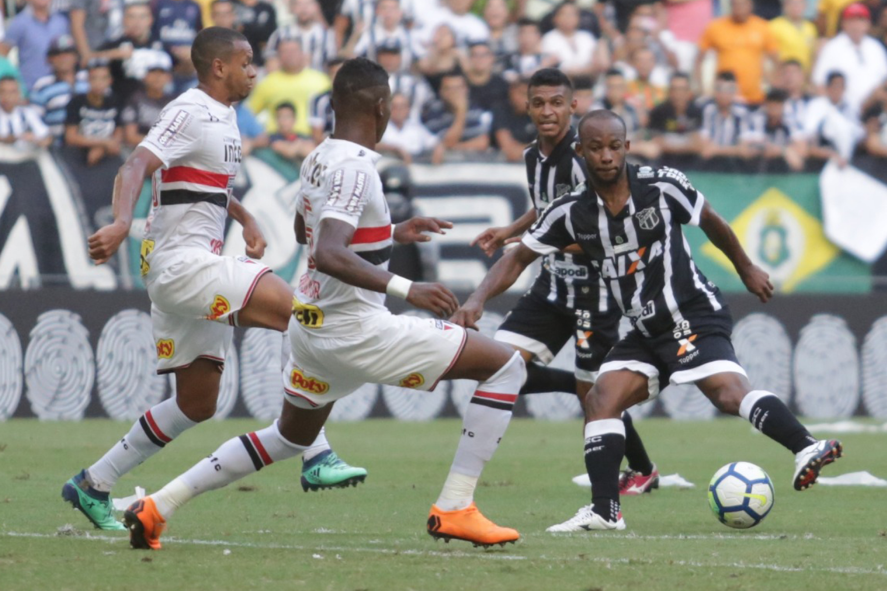 Brasileirão: Ceará pressiona, mas fica no empate sem gols contra o São Paulo