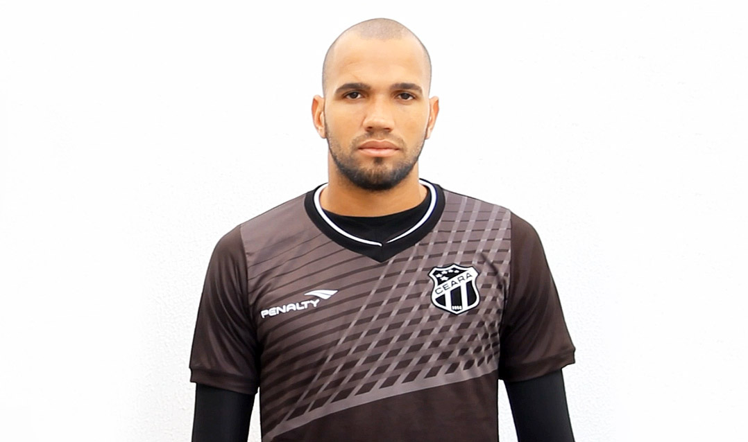 Goleiro Éverson assinou com o Ceará até maio de 2018