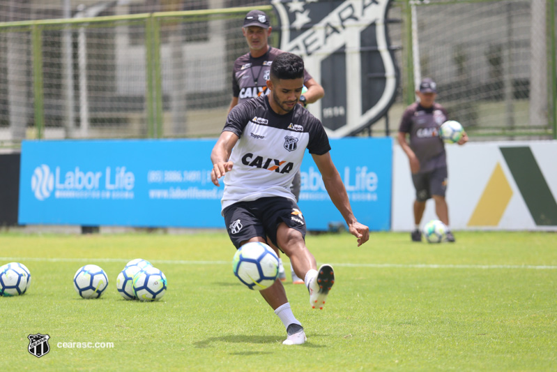 Com o apoio da torcida no Vovozão, Ceará encerra preparação para duelo diante do Internacional