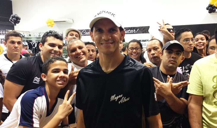Em parceria com o Vozão, atacante Magno Alves lançou sua marca oficial
