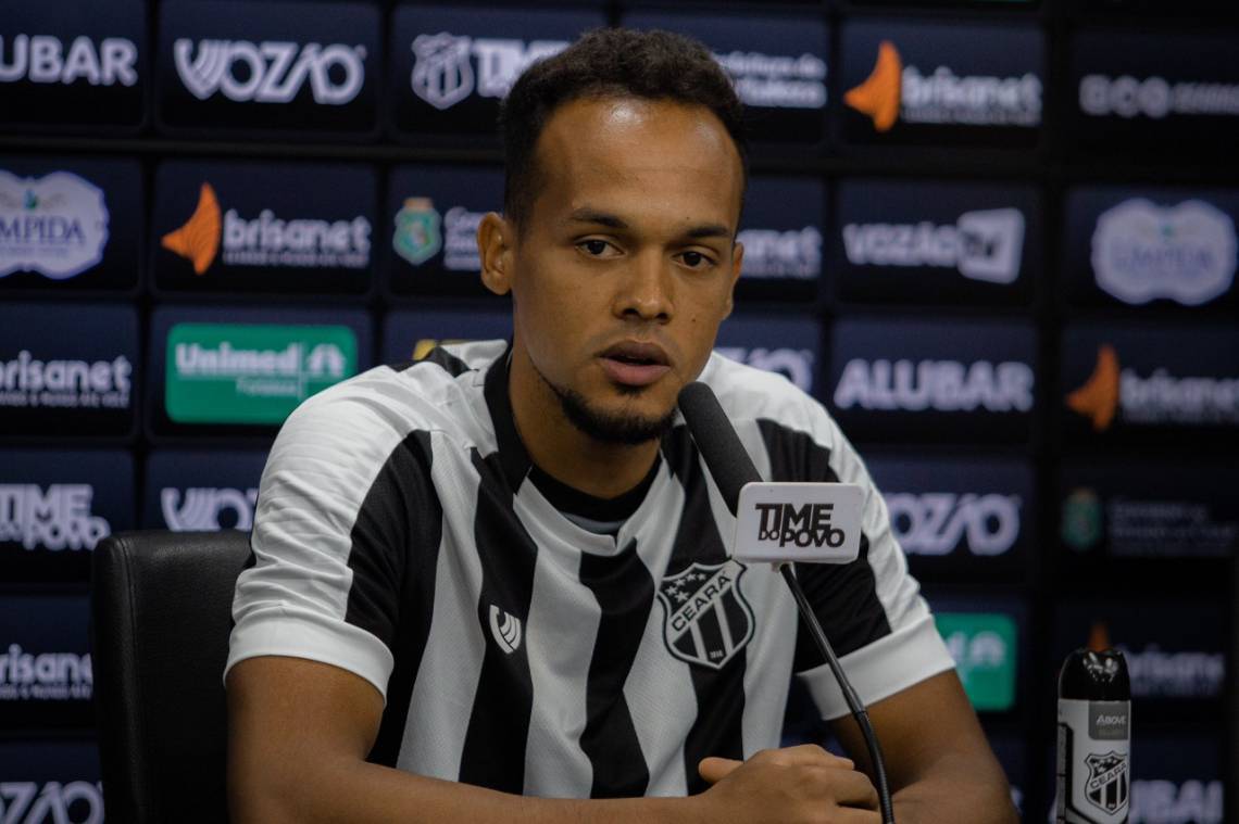 Bruno Pacheco revela prioridade em sua posição, após conversa com Guto Ferreira: “Erro defensivo pode ser fatal"