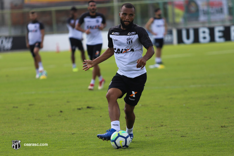 Contra o Corinthians, Xavier completará 100 jogos vestindo a camisa do Ceará: "É minha segunda pele"
