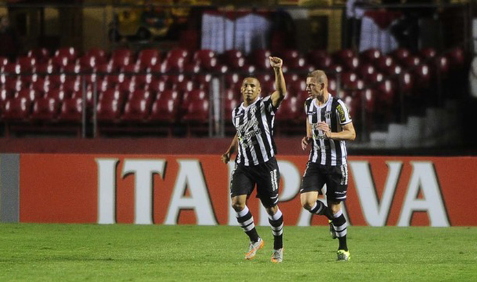 Rafael Costa faz dois, Luís Carlos brilha e Vozão vence o São Paulo: 2 x 1