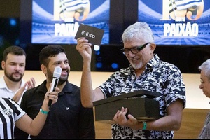 Notável Alvinegro: Falcão, comediante e ilustre torcedor, é agraciado pela honraria criada pelo Conselho Deliberativo