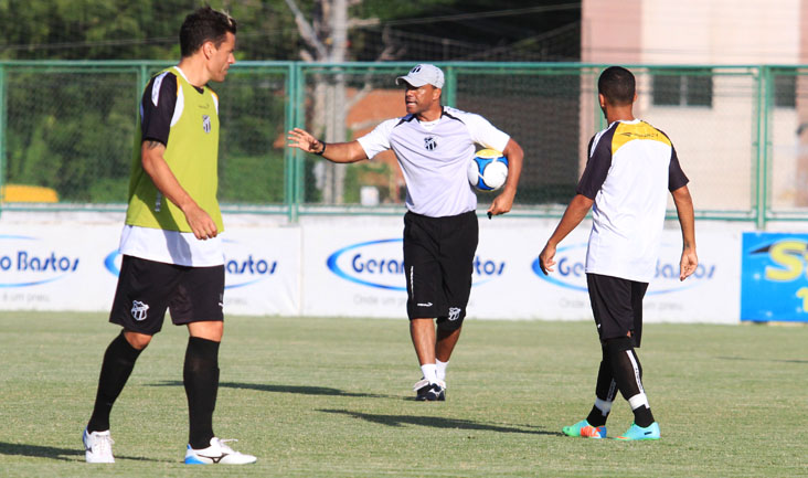 Com treino tático, Sérgio Soares preparou o time para encarar o Vitória