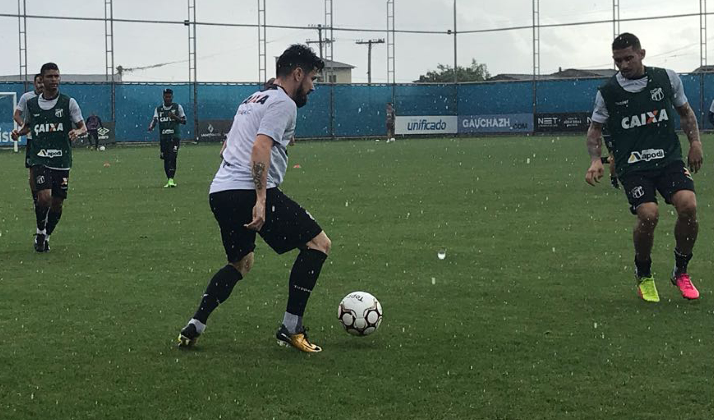 Ceará treina no CT do Grêmio e finaliza preparação para o jogo contra o Inter