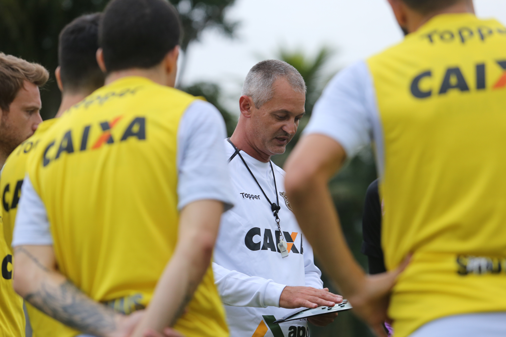 Já no Rio de Janeiro, Lisca comanda treino final antes de enfrentar o Botafogo