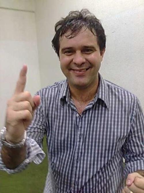 [02-03] Elenco comemora título no vestiário - 1
