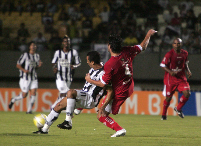 Ceará 0 X 1 América/RN - 05/08 às 20h - Castelão - 10