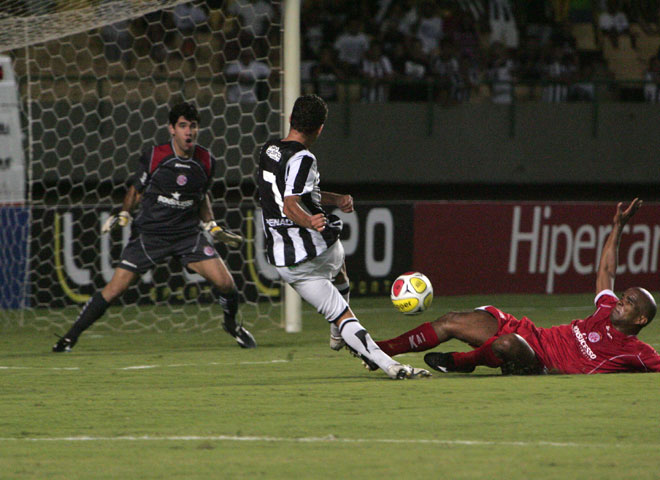 Ceará 0 X 1 América/RN - 05/08 às 20h - Castelão - 20