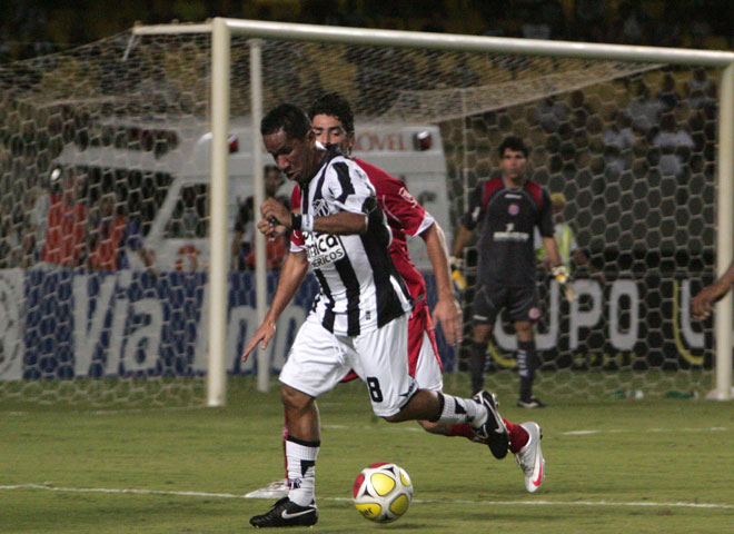 Ceará 0 X 1 América/RN - 05/08 às 20h - Castelão - 25