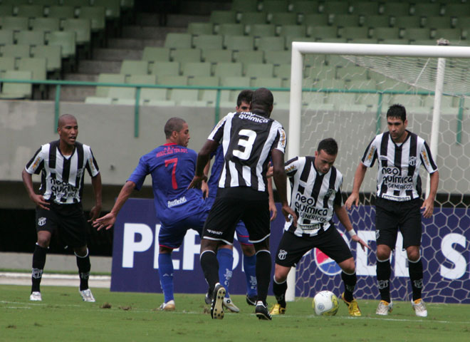 [13-02] Ceará 2 x 0 Tiradentes - 10