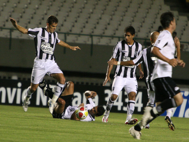 Ceará 2 x 0 Treze-PB - 13/06 às 20h15 - Castelão - 4