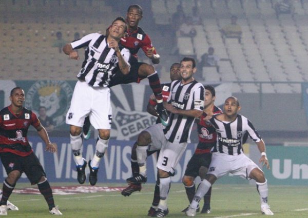 Ceará 1 x 0 Vitória - 23 de maio de 2010 às 16hs - Castelão - 15