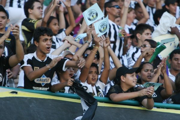 Ceará 1 x 0 Vitória - 23 de maio de 2010 às 16hs - Castelão - 25