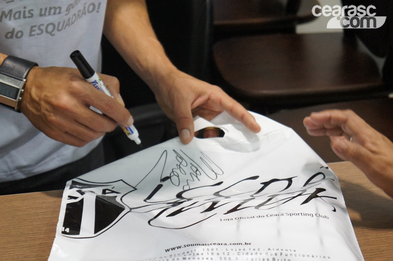 [15-09] Magno Alves recebe torcedores na Loja Oficial - 27