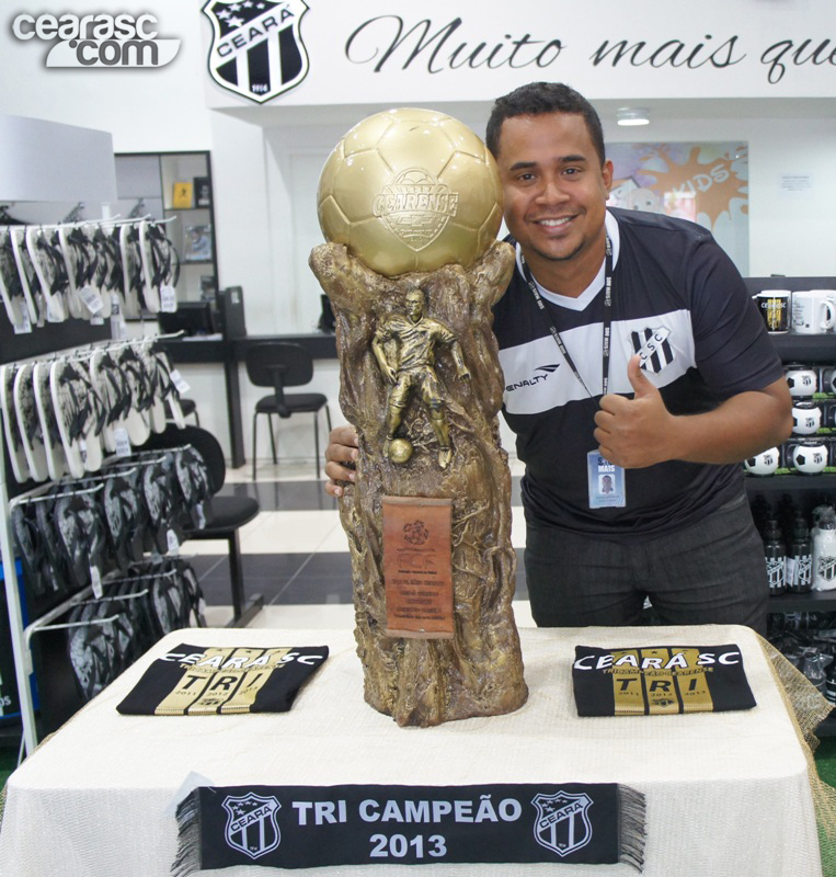 [24-06] Exposição da Taça - 01 - 9