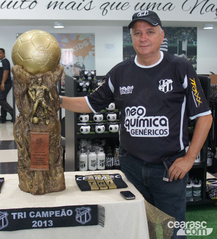 [24-06] Exposição da Taça - 01 - 10