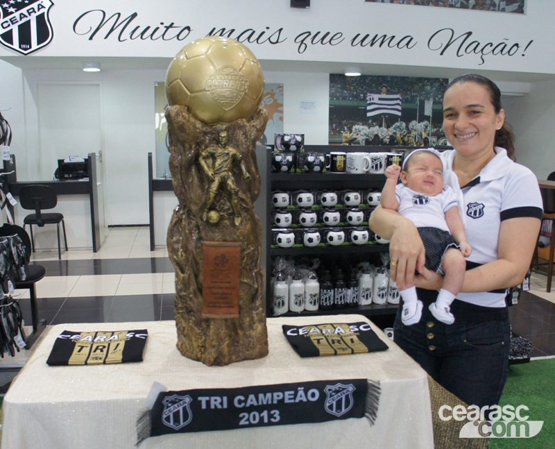 [24-06] Exposição da Taça - 01 - 11