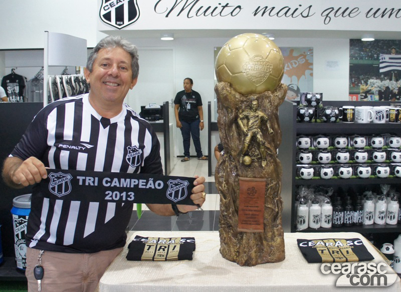 [24-06] Exposição da Taça - 01 - 13