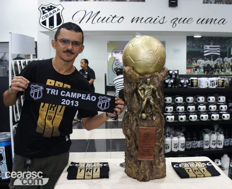 [24-06] Exposição da Taça - 01 - 14