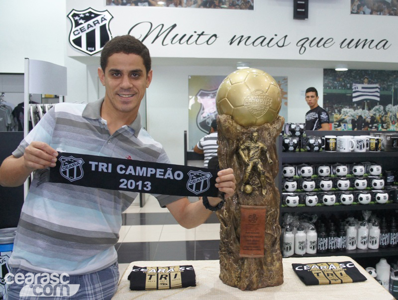 [24-06] Exposição da Taça - 01 - 16