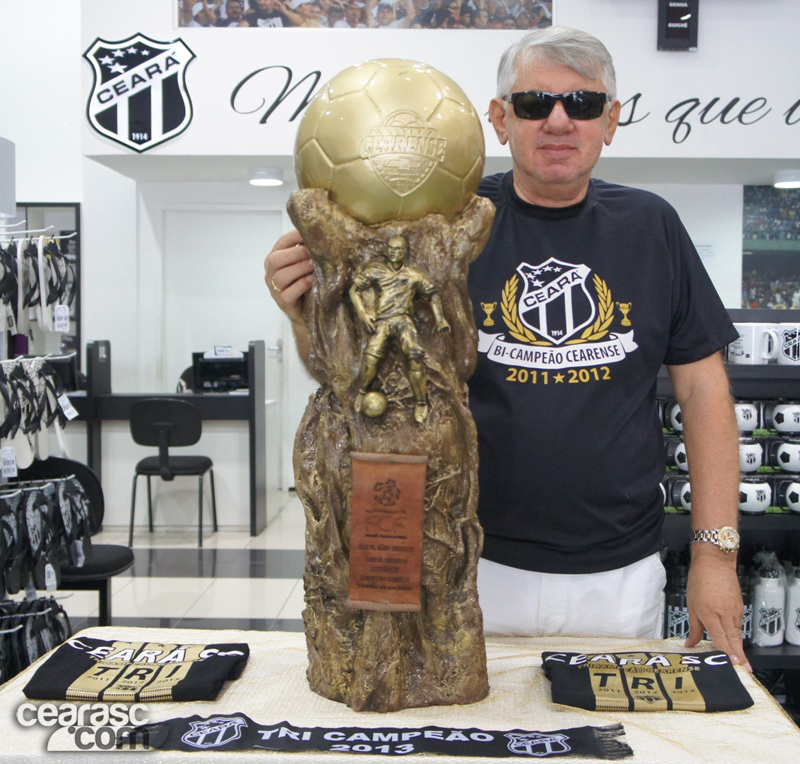 [24-06] Exposição da Taça - 01 - 21