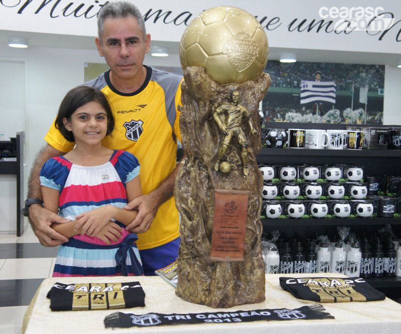 [24-06] Exposição da Taça - 01 - 22