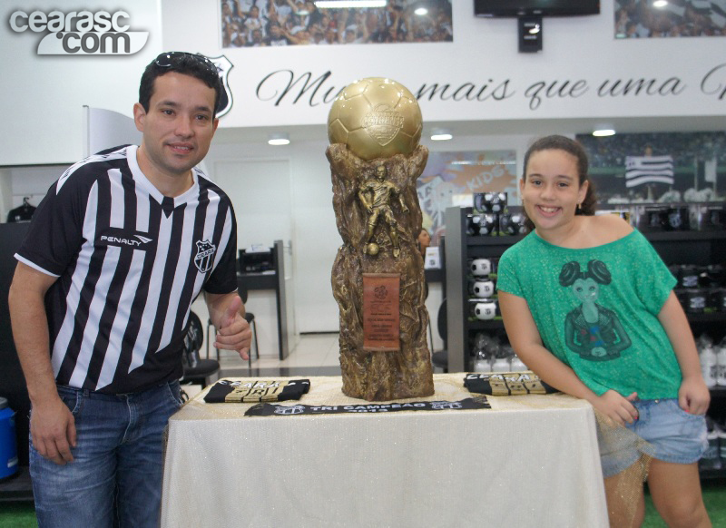 [24-06] Exposição da Taça - 01 - 23