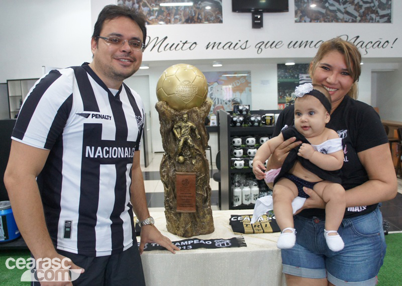 [24-06] Exposição da Taça - 01 - 25