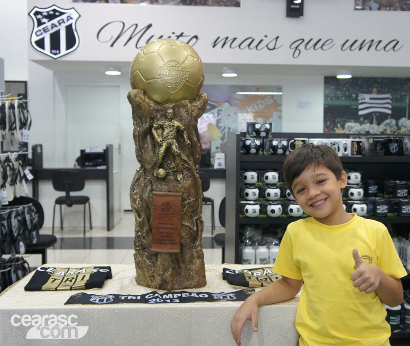 [24-06] Exposição da Taça - 02 - 1