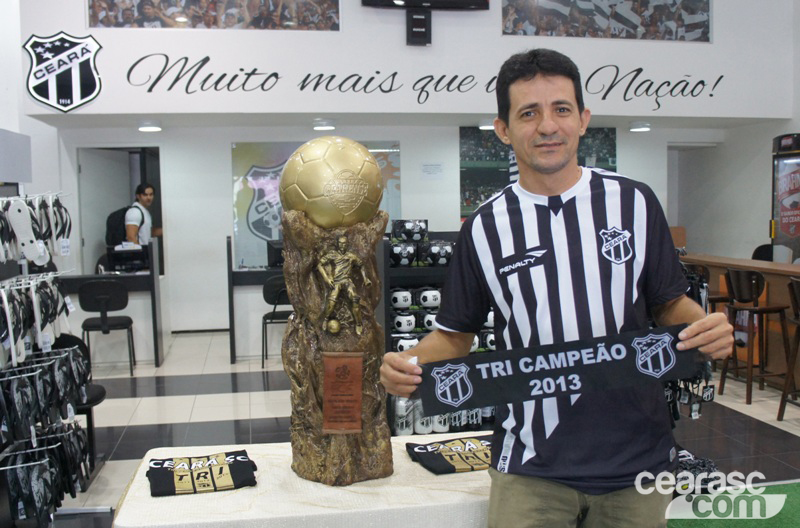 [24-06] Exposição da Taça - 02 - 6