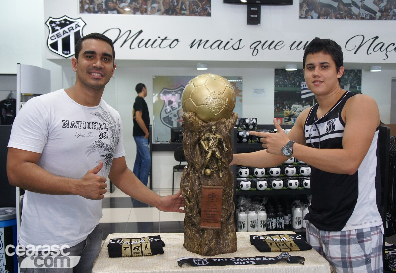 [24-06] Exposição da Taça - 02 - 10