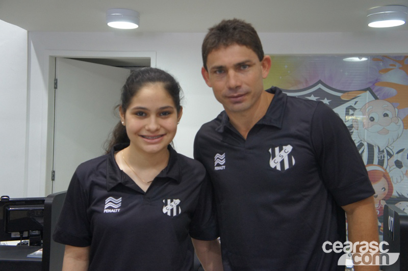 [20-07] Torcedores e o atacante Mota, adiquirem novo Manto Alvinegro - 3