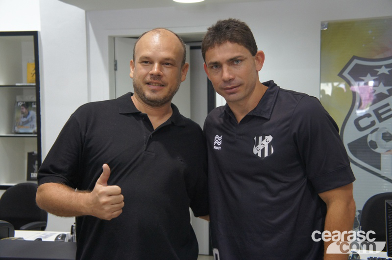 [20-07] Torcedores e o atacante Mota, adiquirem novo Manto Alvinegro - 5